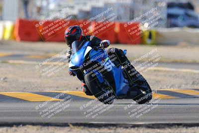 media/Dec-18-2022-SoCal Trackdays (Sun) [[8099a50955]]/Turn 2 (950am)/